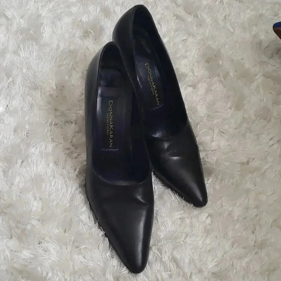 𝅺DONNA Karen New York made in Italy leather heels size 7